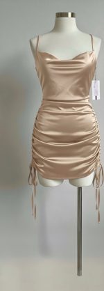 پیراهن کوتاه ساتن زنانه رنگ کرم