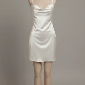 پیراهن یقه شل ساتن سفید